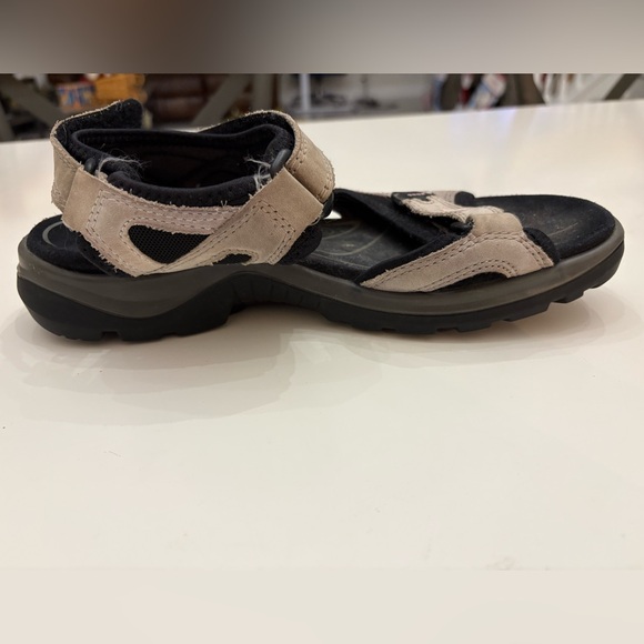 ECCO Women's Black and Cream Sandals - Picture 7 of 12